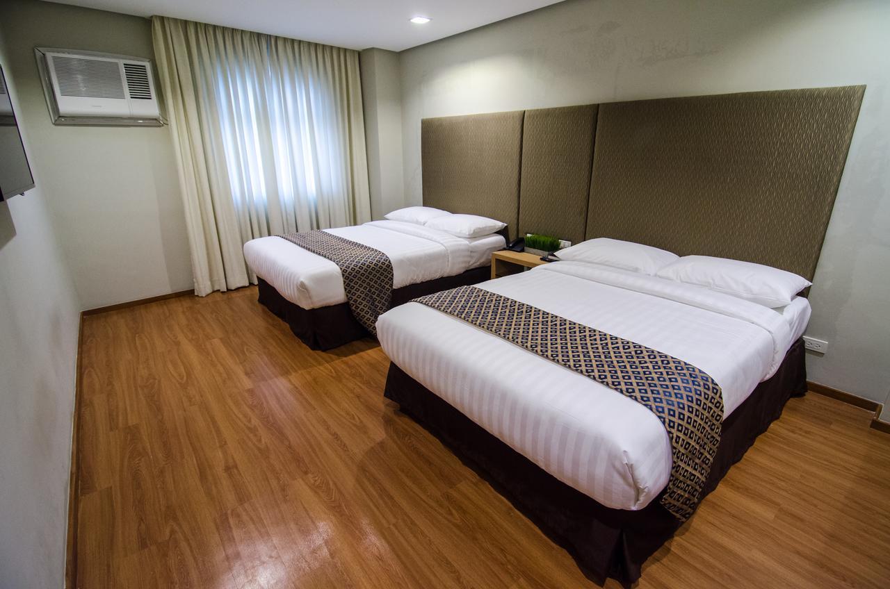 Madison Hotel Phl Илойло Сити Екстериор снимка