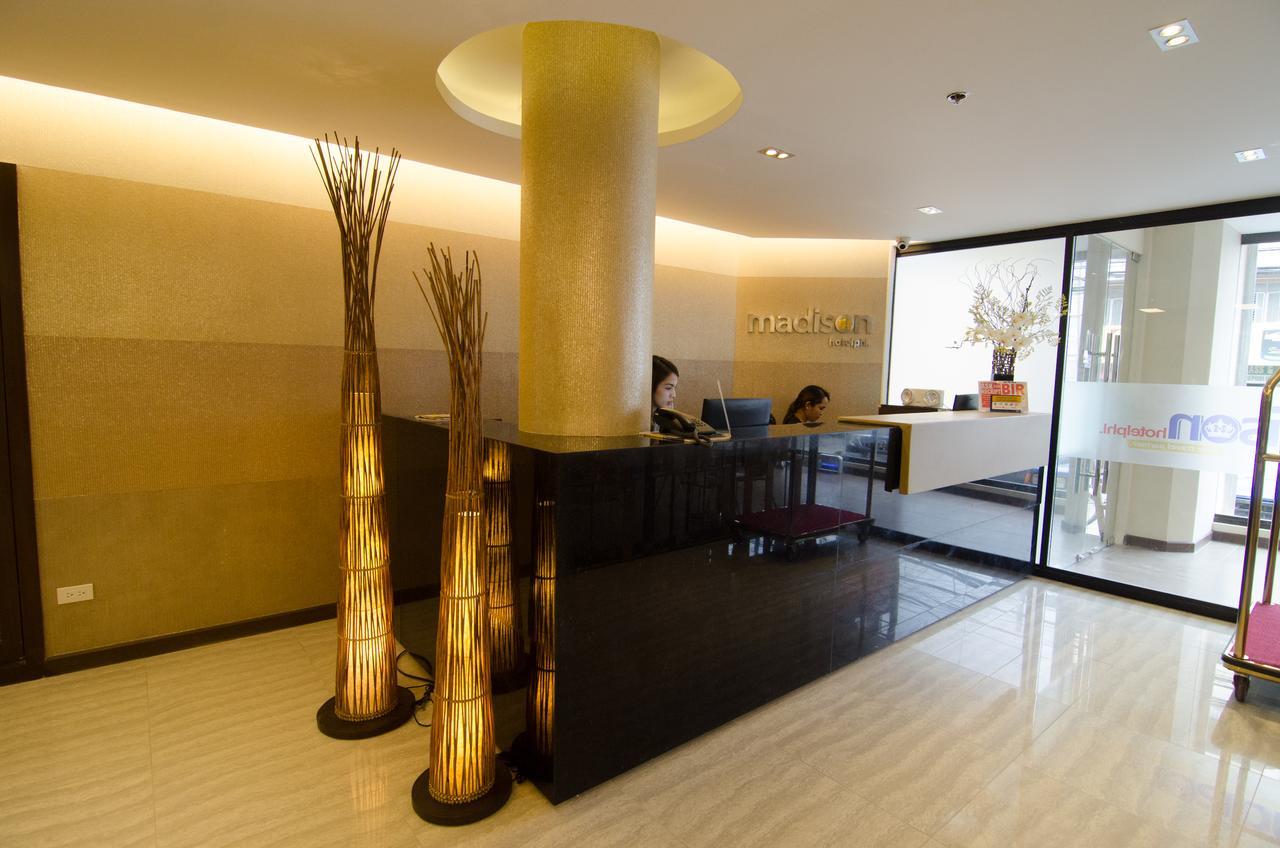 Madison Hotel Phl Илойло Сити Екстериор снимка