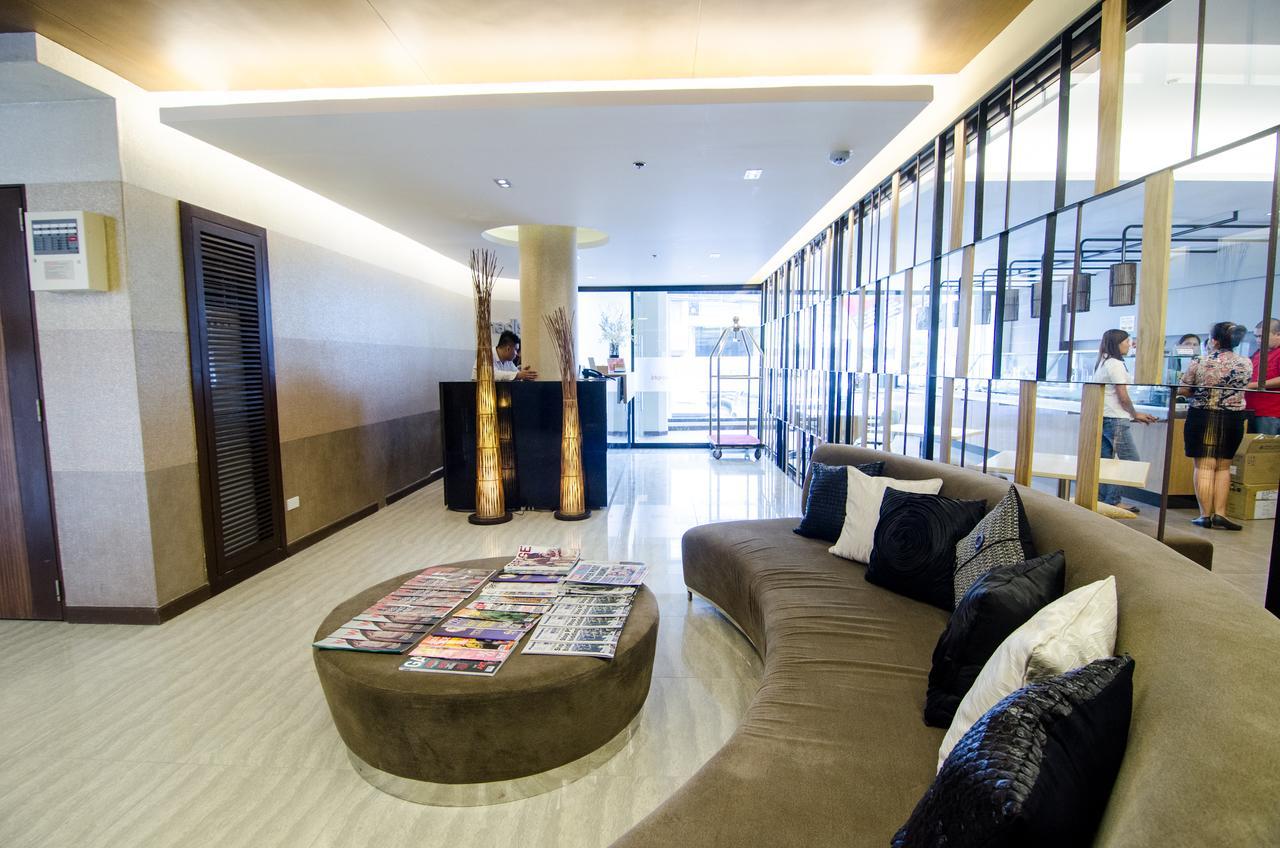Madison Hotel Phl Илойло Сити Екстериор снимка
