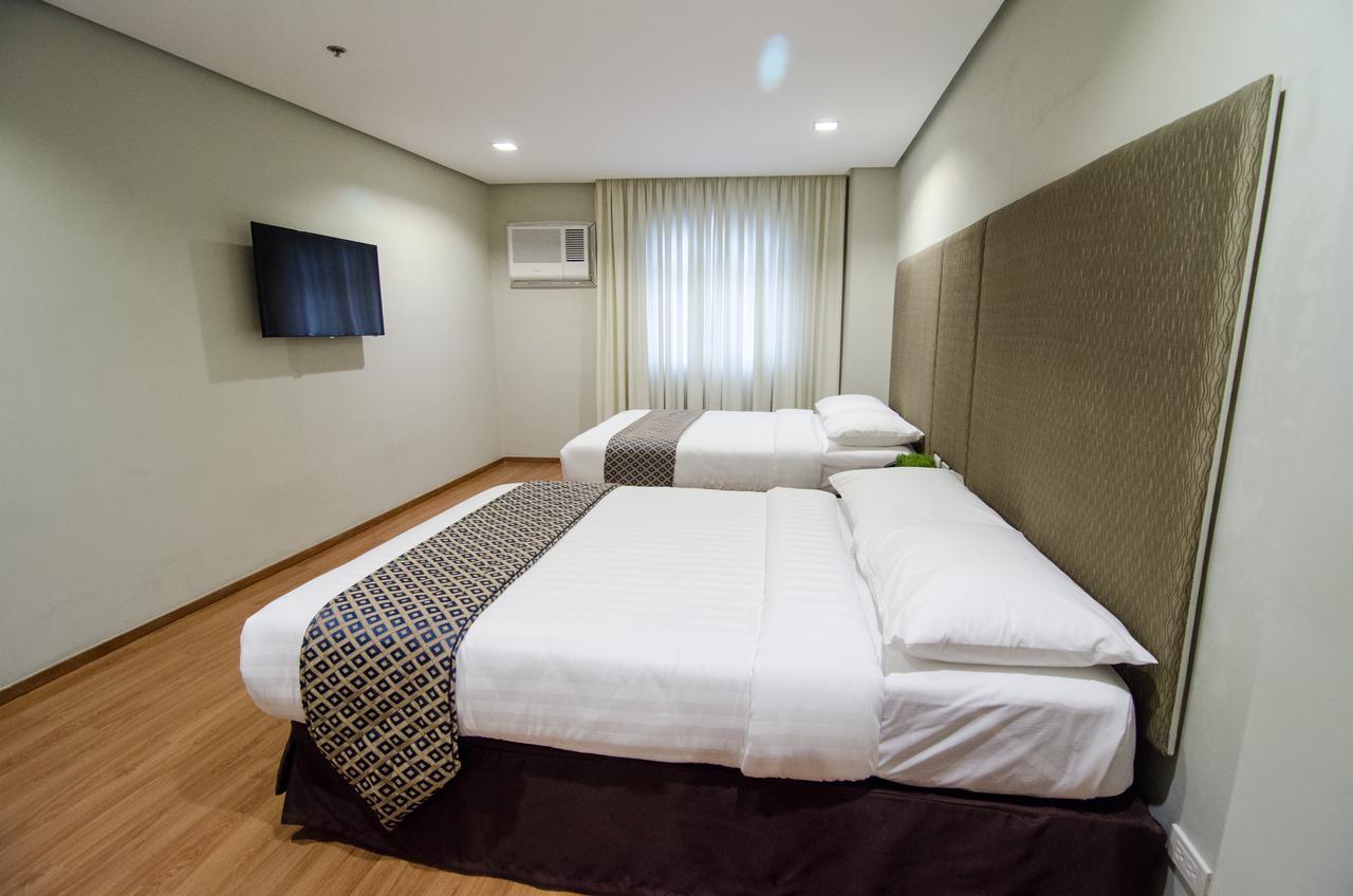 Madison Hotel Phl Илойло Сити Екстериор снимка